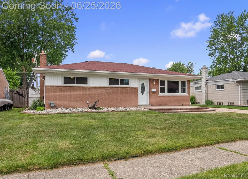 35919 Larchwood Street Clinton Charter Township MI 48035
