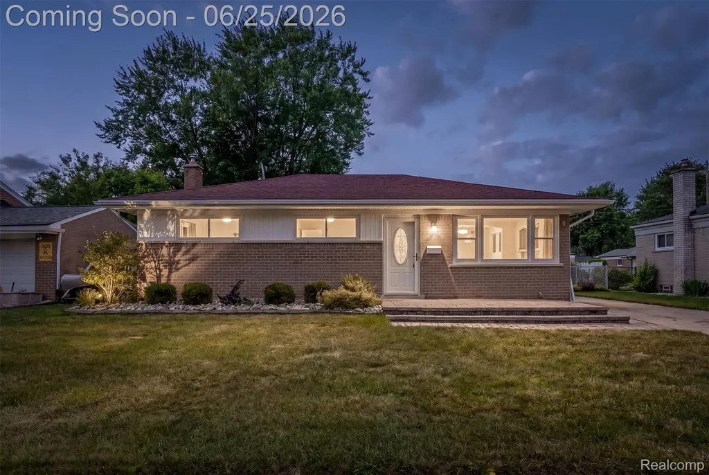 35919 Larchwood Street Clinton Charter Township MI 48035