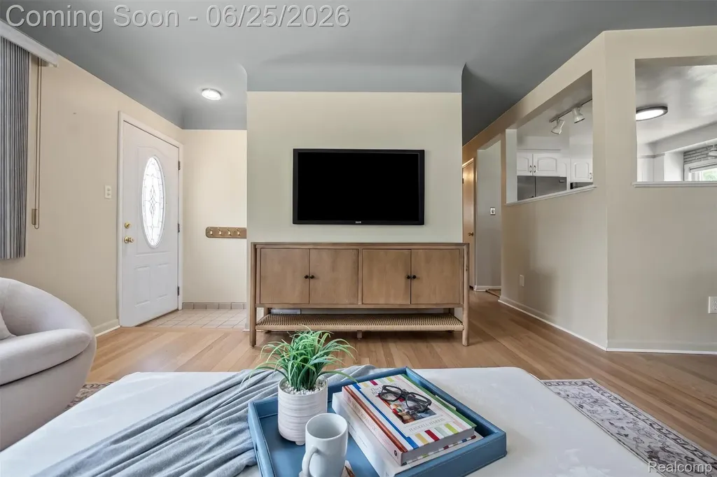 35919 Larchwood Street Clinton Charter Township MI 48035