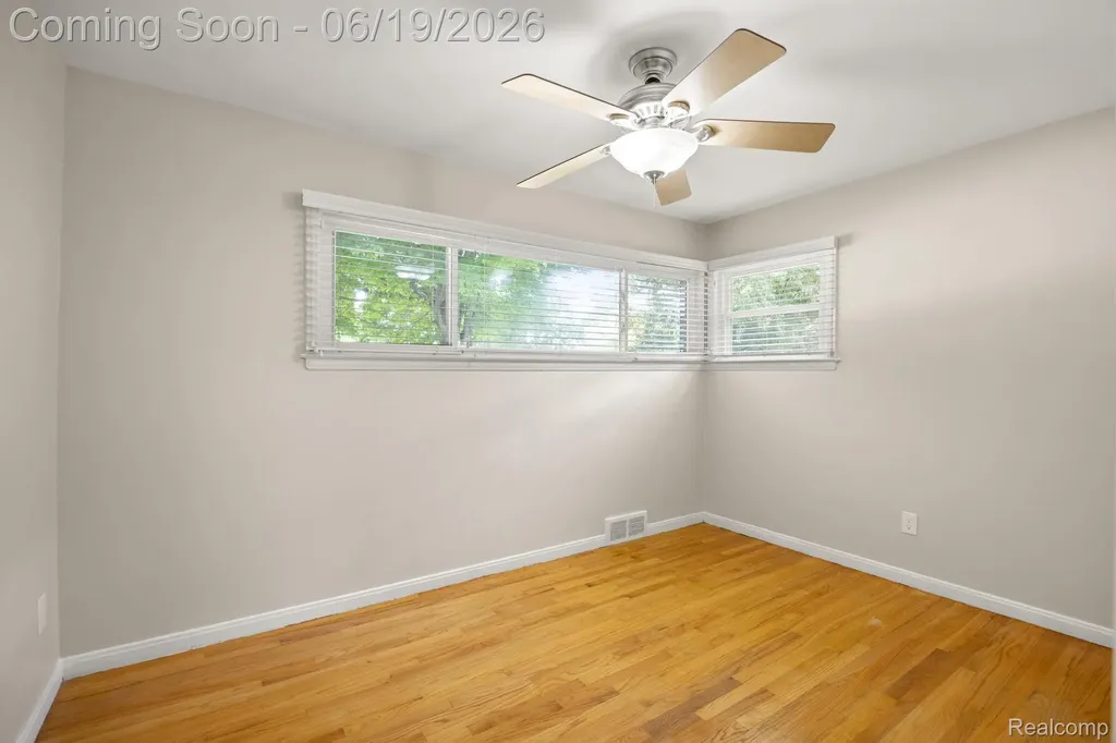 2879 Royal Avenue Berkley City MI 48072