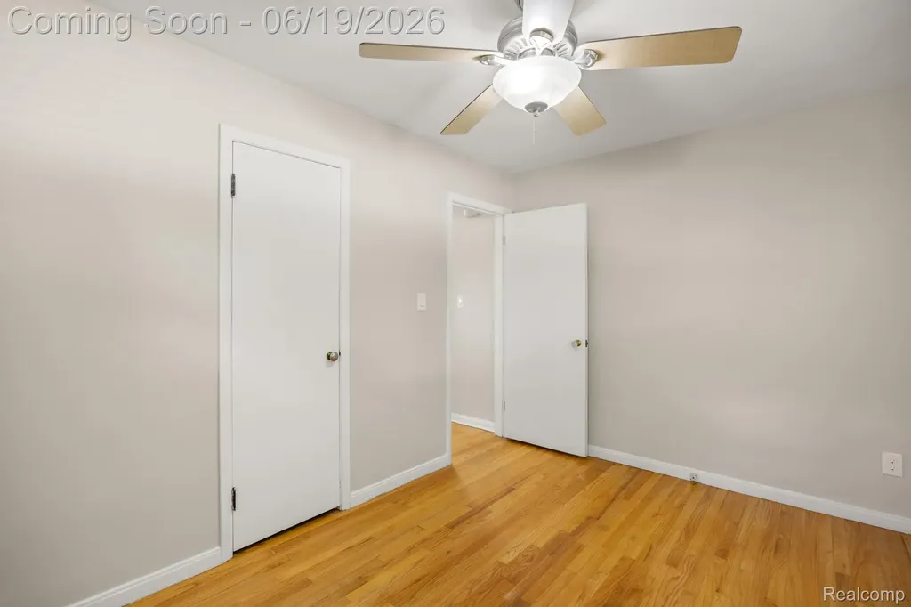 2879 Royal Avenue Berkley City MI 48072