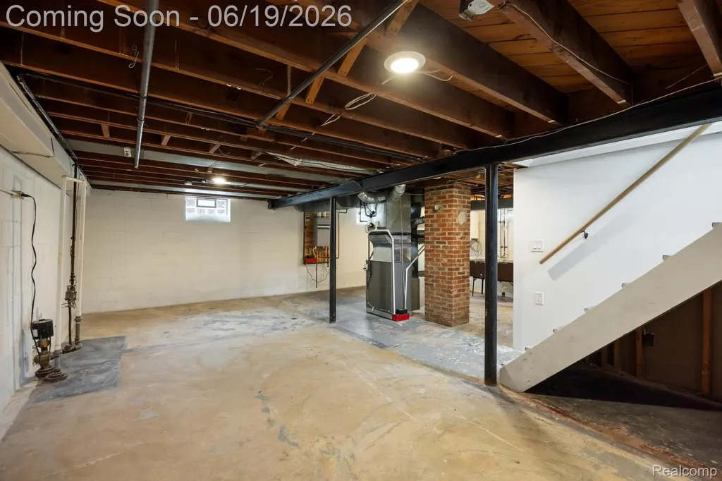 2879 Royal Avenue Berkley City MI 48072