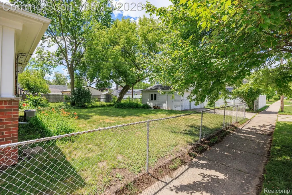 2879 Royal Avenue Berkley City MI 48072