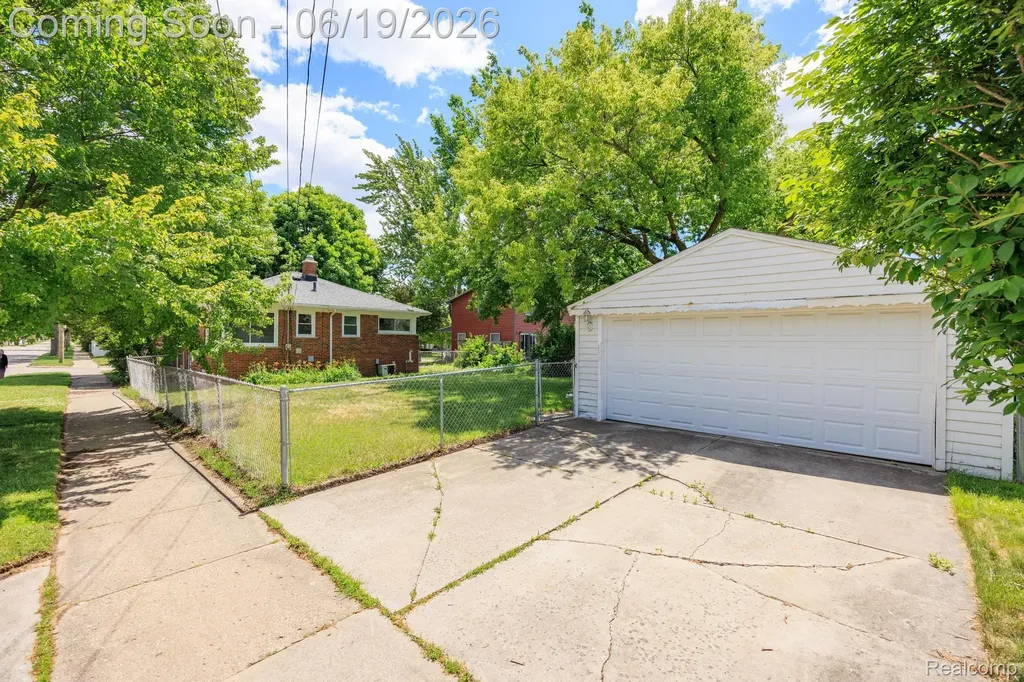 2879 Royal Avenue Berkley City MI 48072