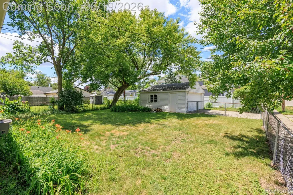 2879 Royal Avenue Berkley City MI 48072
