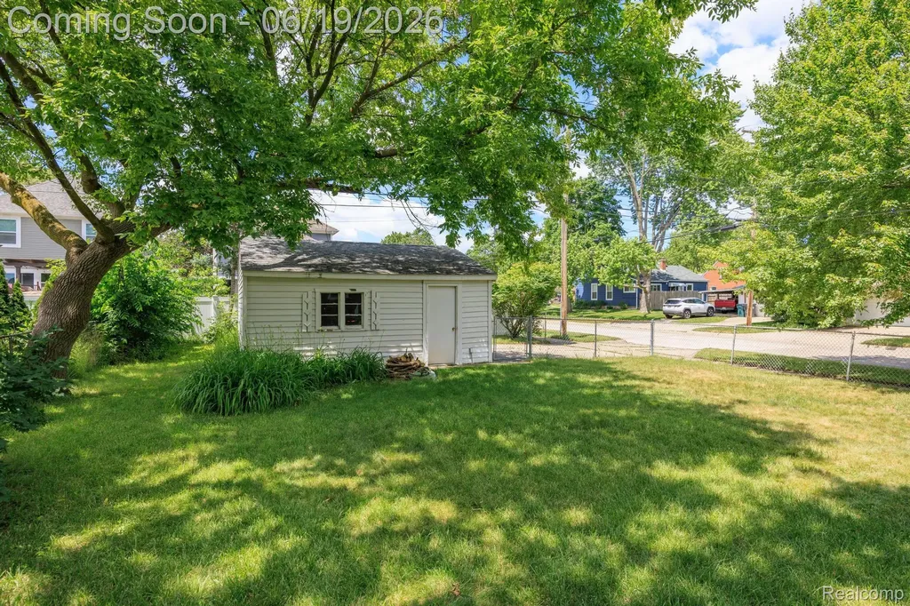 2879 Royal Avenue Berkley City MI 48072