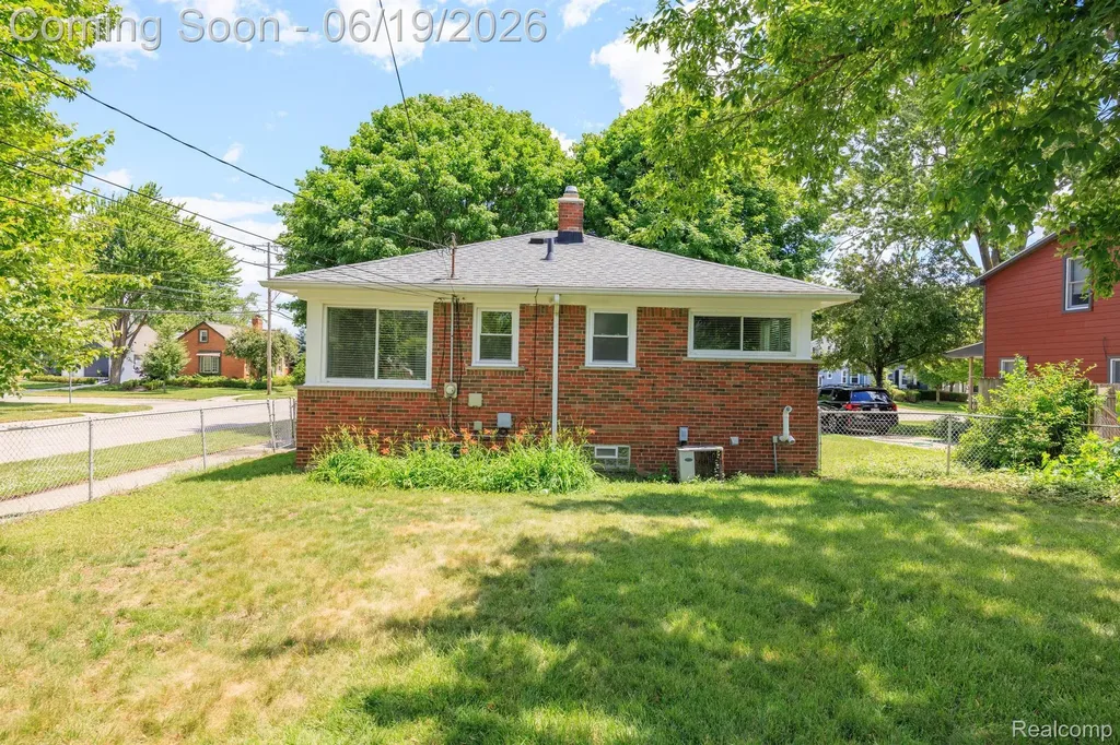 2879 Royal Avenue Berkley City MI 48072