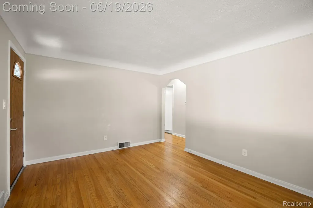 2879 Royal Avenue Berkley City MI 48072