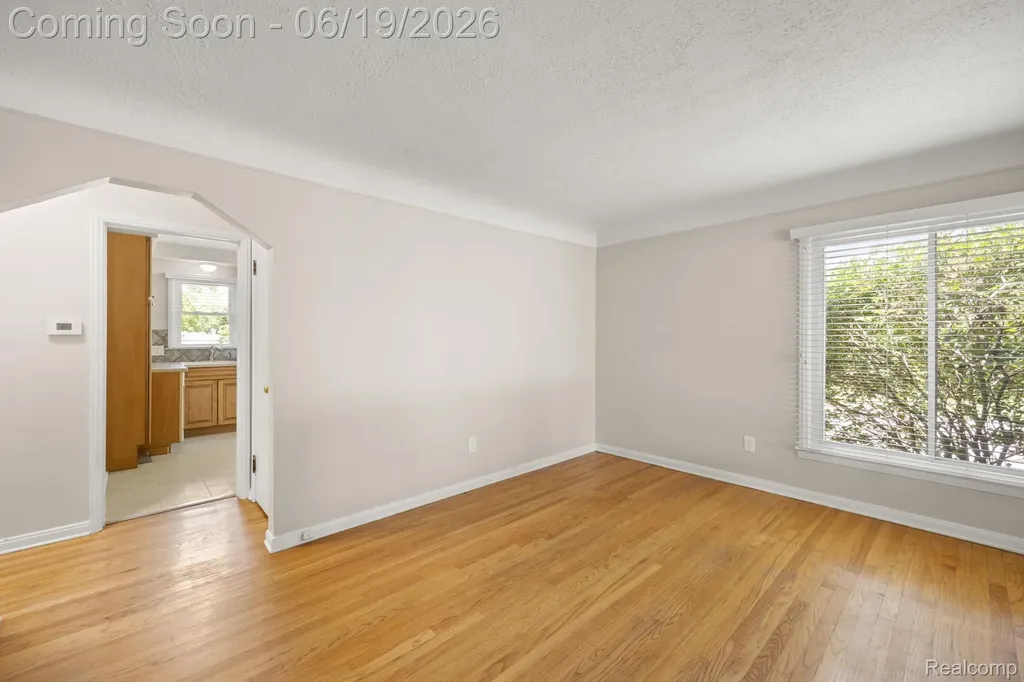2879 Royal Avenue Berkley City MI 48072
