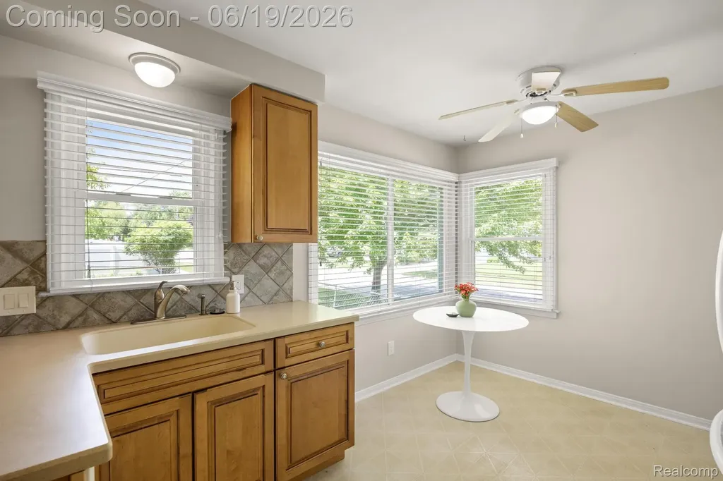 2879 Royal Avenue Berkley City MI 48072