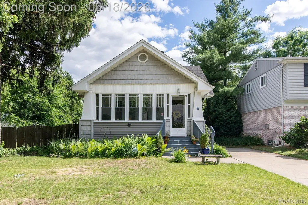 140 E Lawrence Avenue Royal Oak City MI 48073
