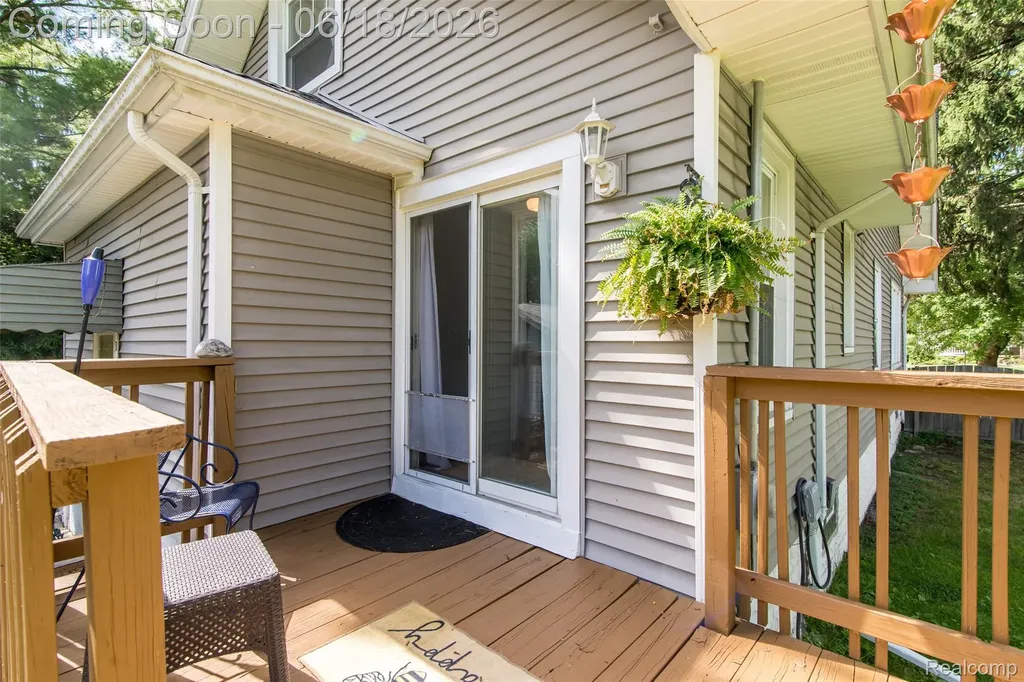 140 E Lawrence Avenue Royal Oak City MI 48073