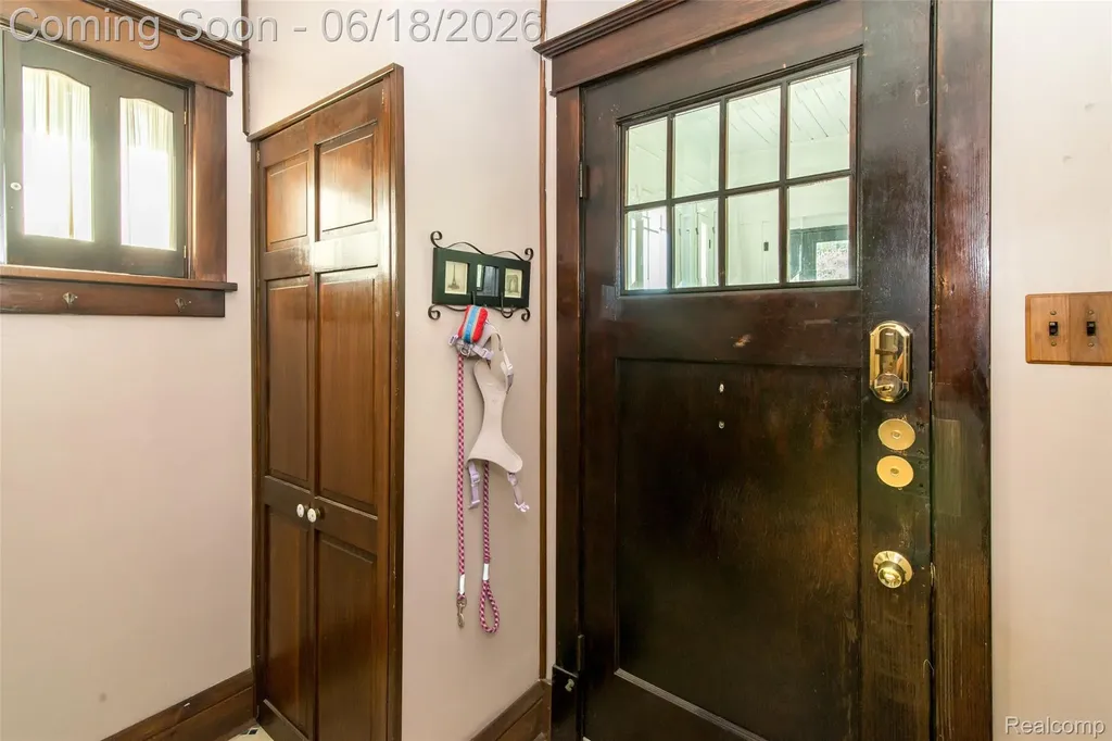 140 E Lawrence Avenue Royal Oak City MI 48073