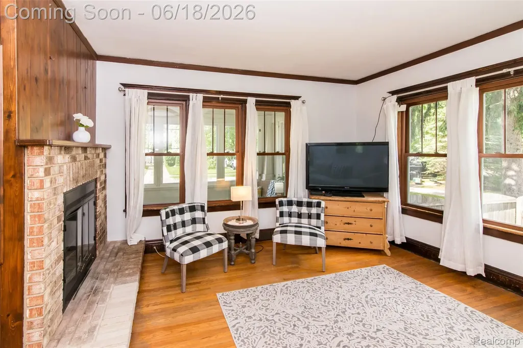 140 E Lawrence Avenue Royal Oak City MI 48073