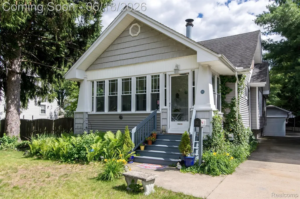 140 E Lawrence Avenue Royal Oak City MI 48073