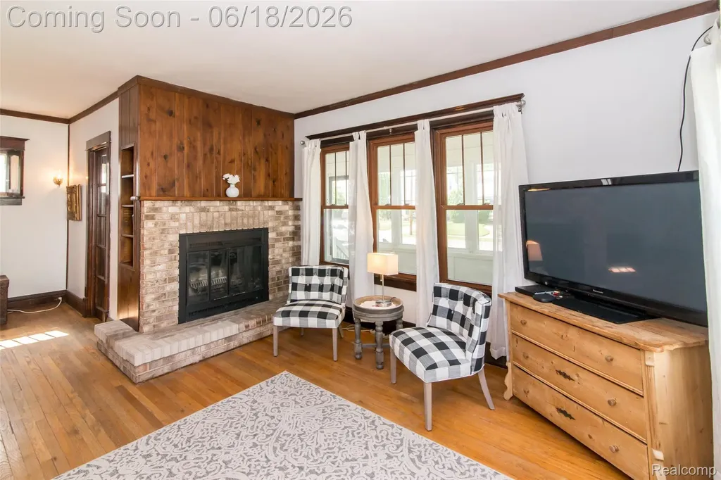 140 E Lawrence Avenue Royal Oak City MI 48073
