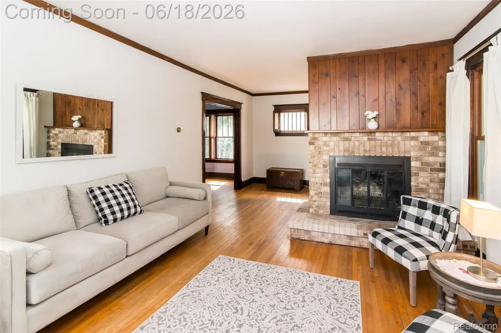 140 E Lawrence Avenue Royal Oak City MI 48073