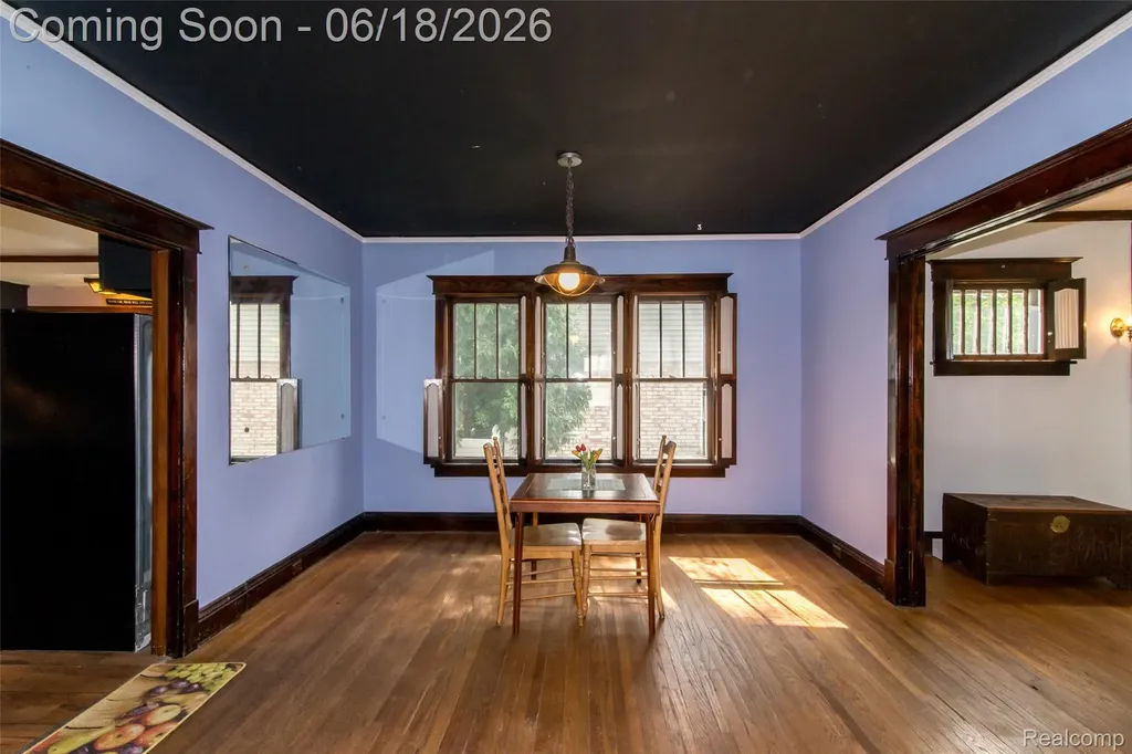 140 E Lawrence Avenue Royal Oak City MI 48073