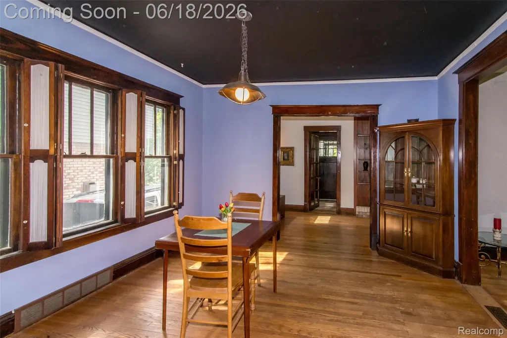 140 E Lawrence Avenue Royal Oak City MI 48073