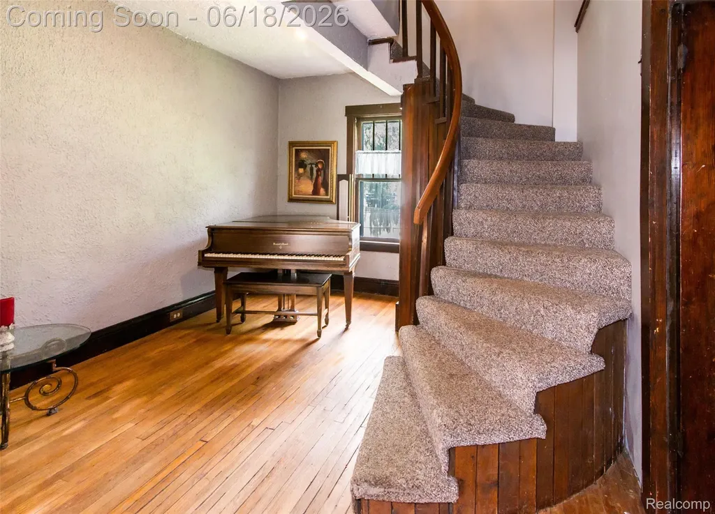 140 E Lawrence Avenue Royal Oak City MI 48073