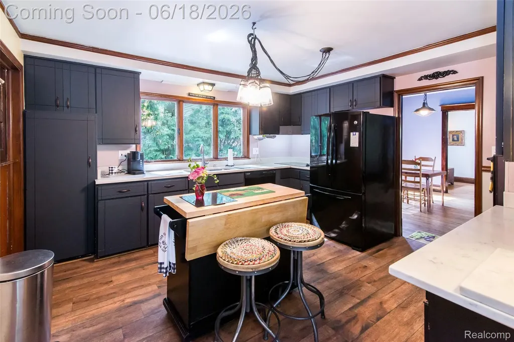 140 E Lawrence Avenue Royal Oak City MI 48073