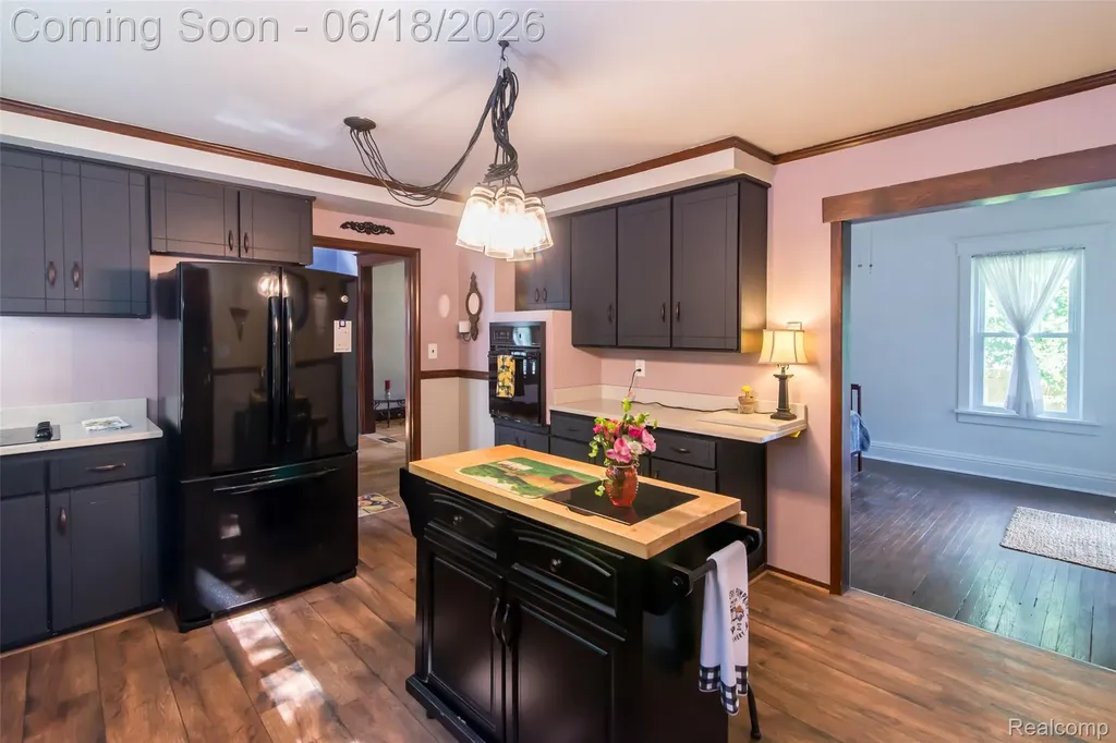 140 E Lawrence Avenue Royal Oak City MI 48073