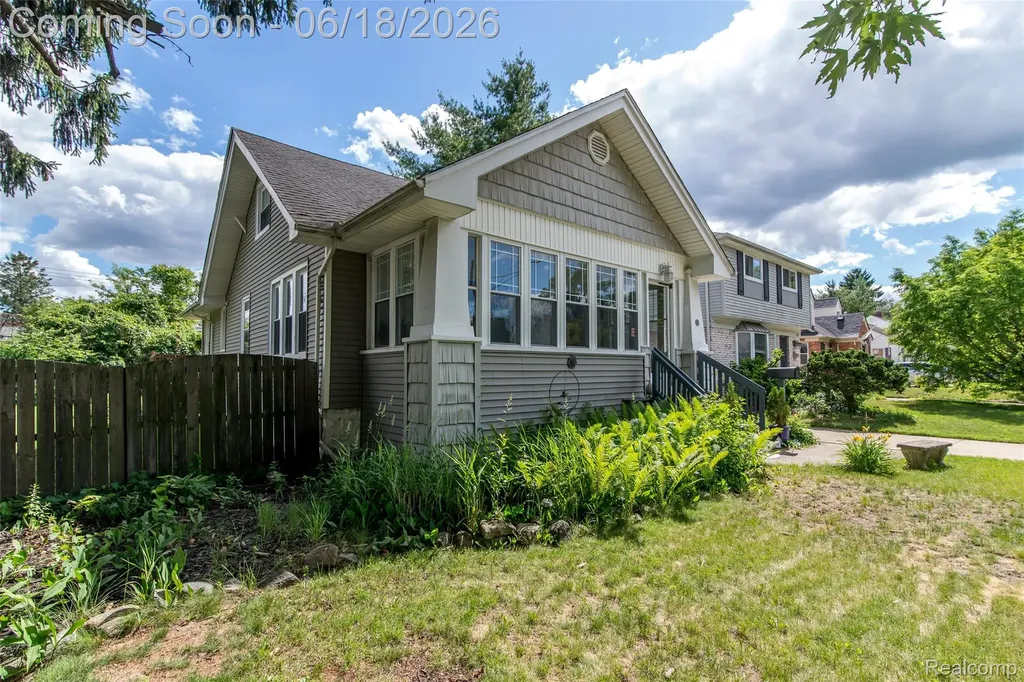 140 E Lawrence Avenue Royal Oak City MI 48073
