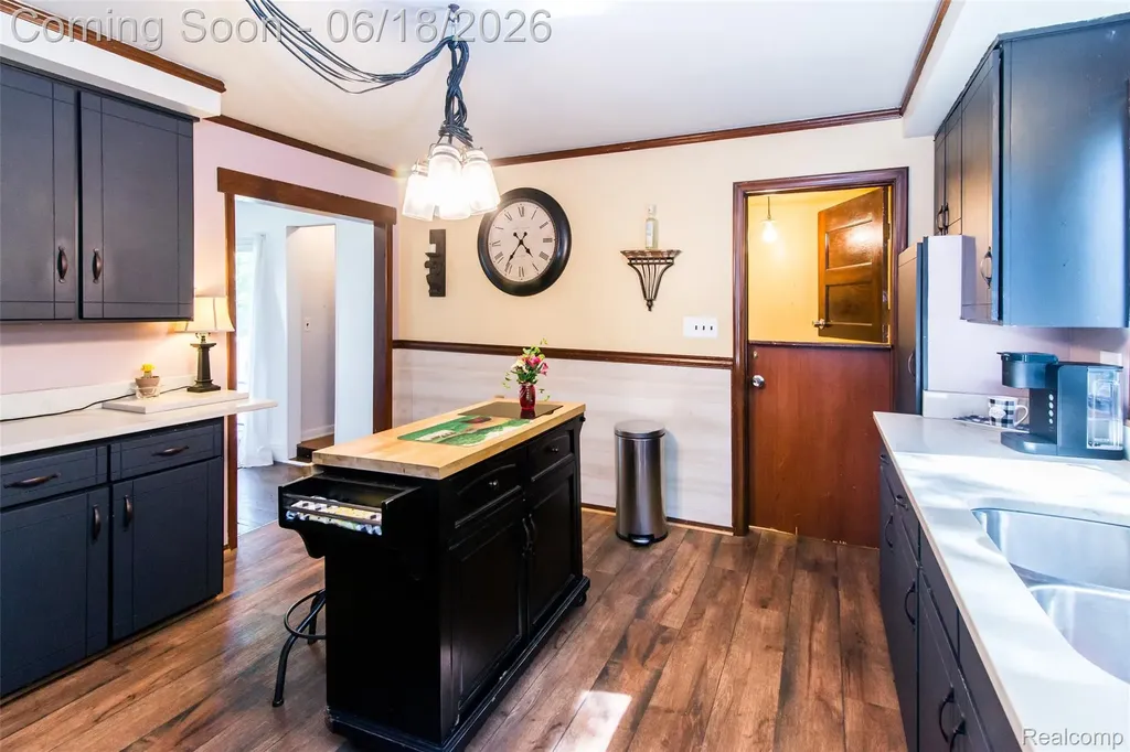 140 E Lawrence Avenue Royal Oak City MI 48073