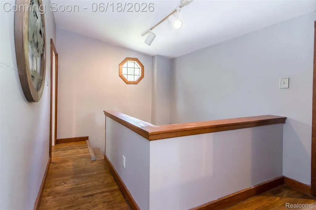 140 E Lawrence Avenue Royal Oak City MI 48073