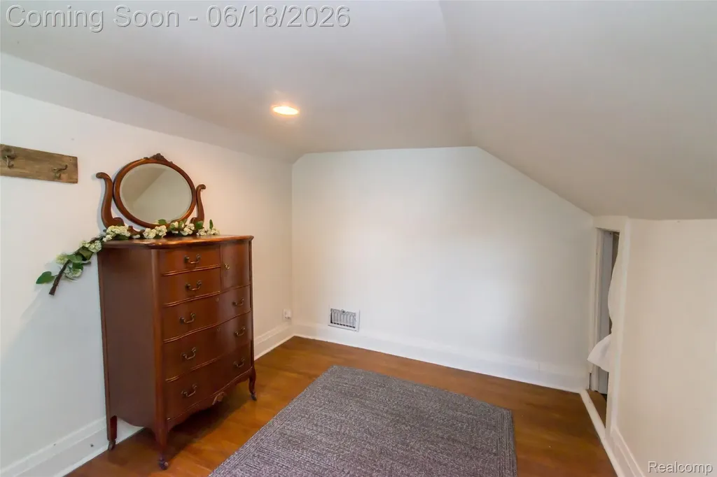 140 E Lawrence Avenue Royal Oak City MI 48073