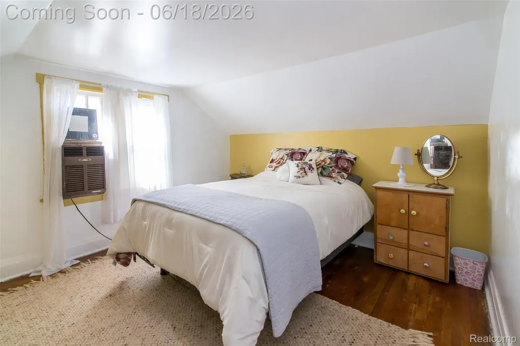 140 E Lawrence Avenue Royal Oak City MI 48073