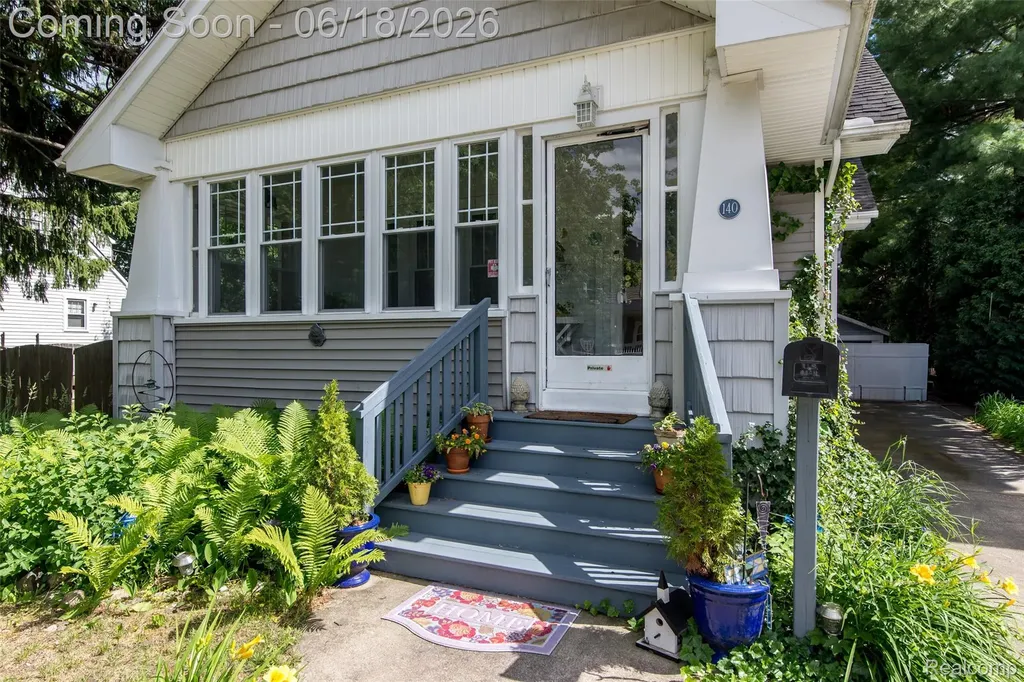 140 E Lawrence Avenue Royal Oak City MI 48073