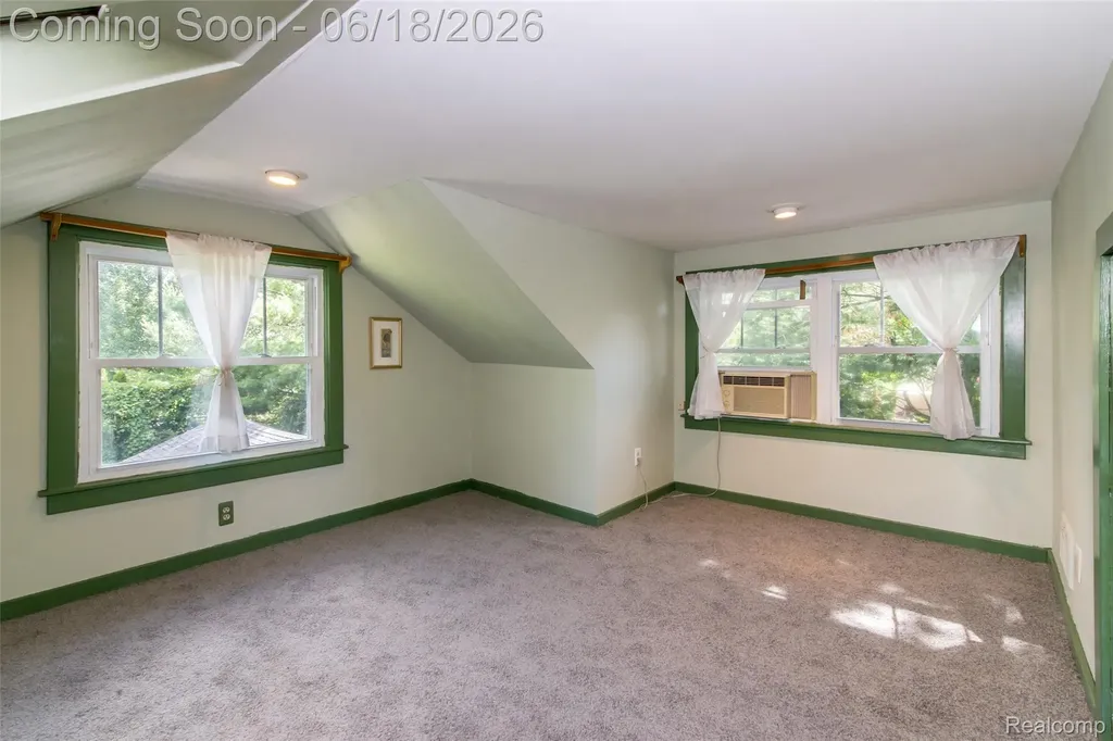 140 E Lawrence Avenue Royal Oak City MI 48073