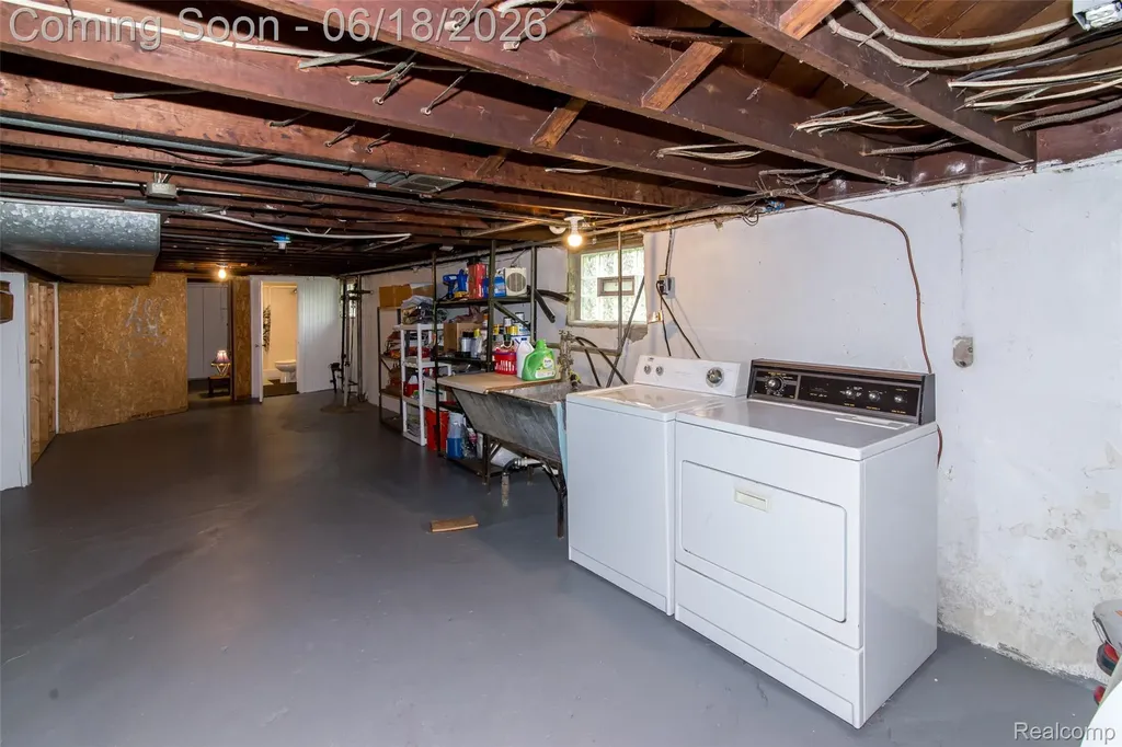 140 E Lawrence Avenue Royal Oak City MI 48073