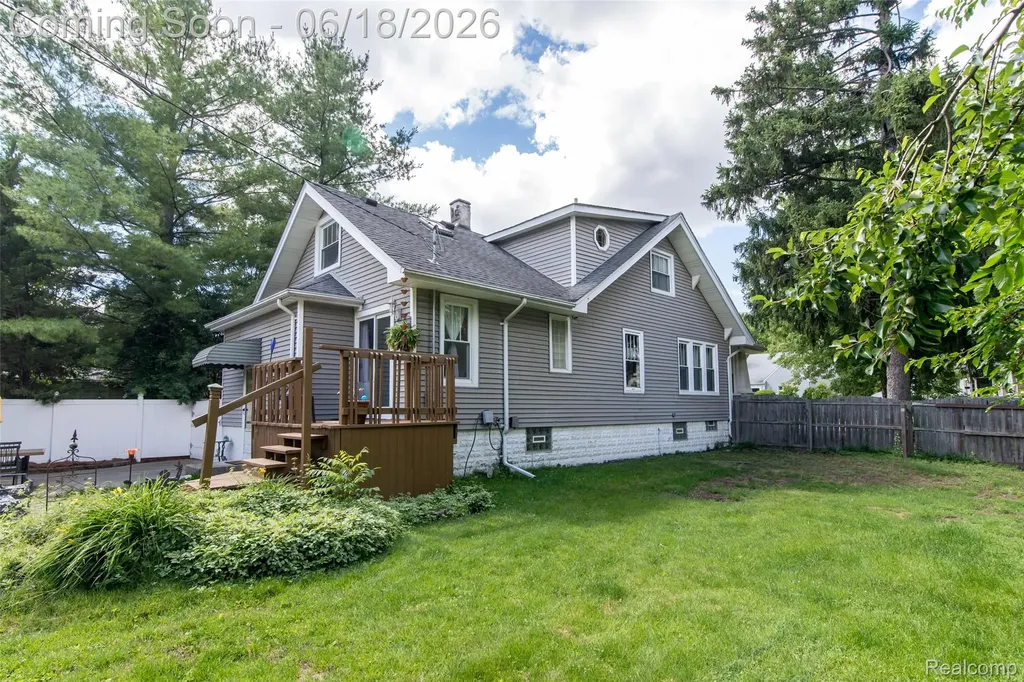140 E Lawrence Avenue Royal Oak City MI 48073