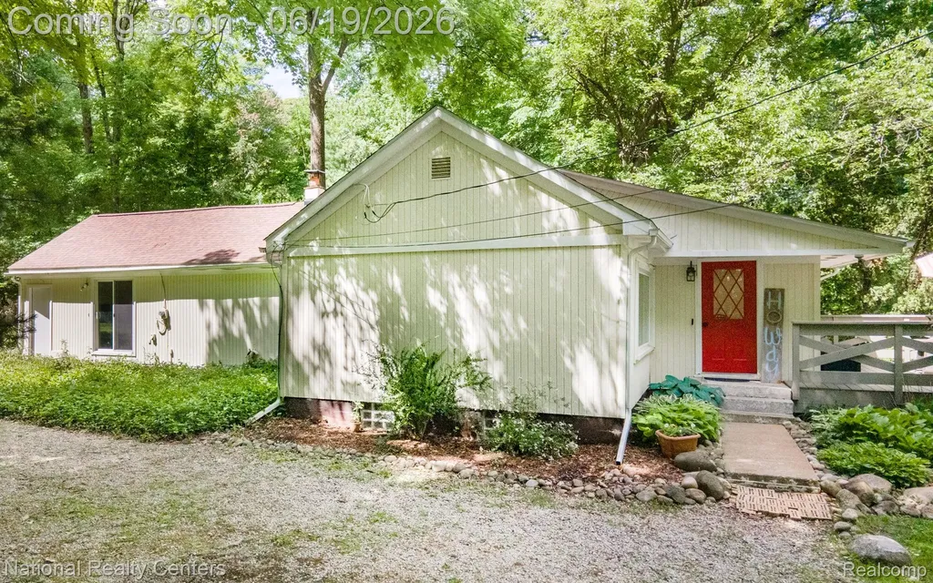 5223 Woodlane Road Independence Charter Township MI 48348