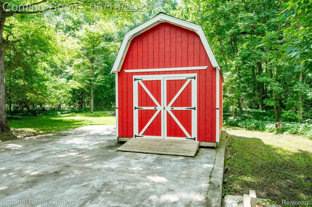 5223 Woodlane Road Independence Charter Township MI 48348