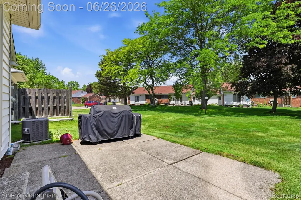28047 Maple Forest Boulevard E Harrison Charter Township MI 48045