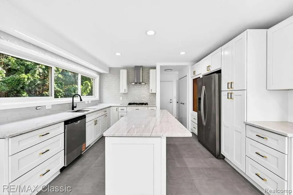 30779 Country Ridge Circle Farmington Hills City MI 48331