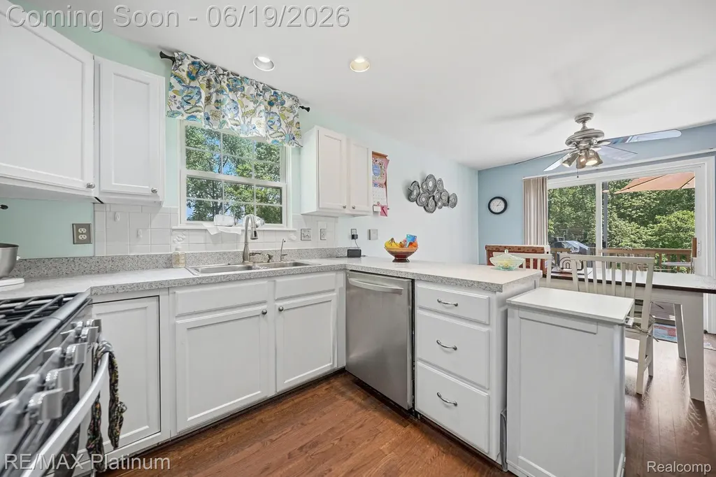 1321 Glen Oak Drive Rose Township MI 48442