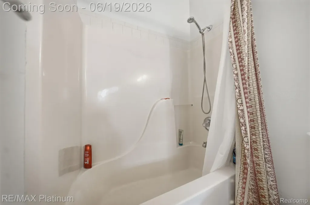 1321 Glen Oak Drive Rose Township MI 48442