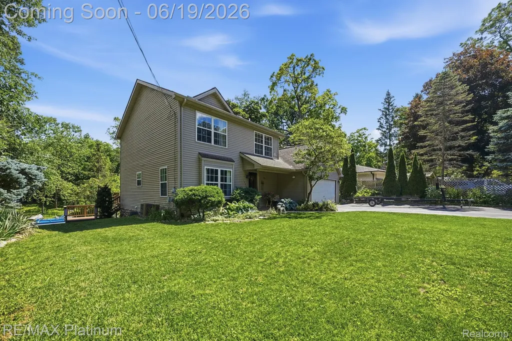 1321 Glen Oak Drive Rose Township MI 48442