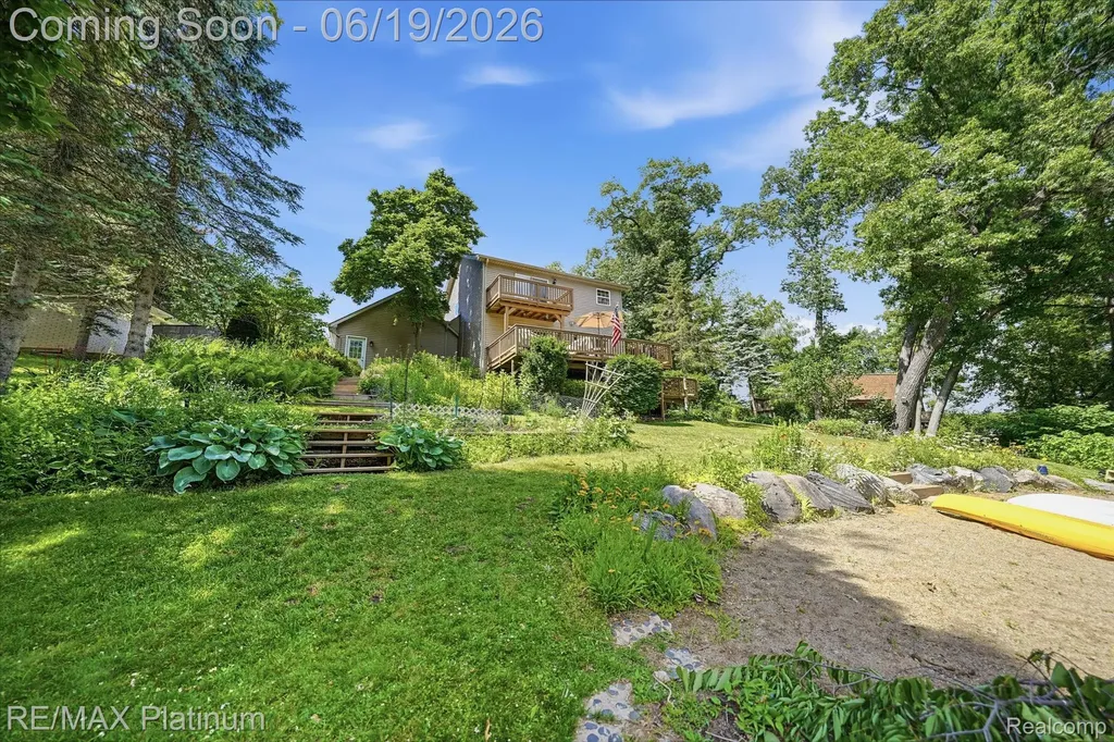 1321 Glen Oak Drive Rose Township MI 48442