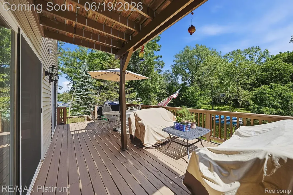 1321 Glen Oak Drive Rose Township MI 48442
