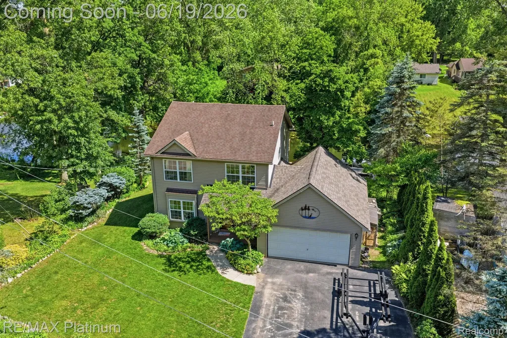 1321 Glen Oak Drive Rose Township MI 48442