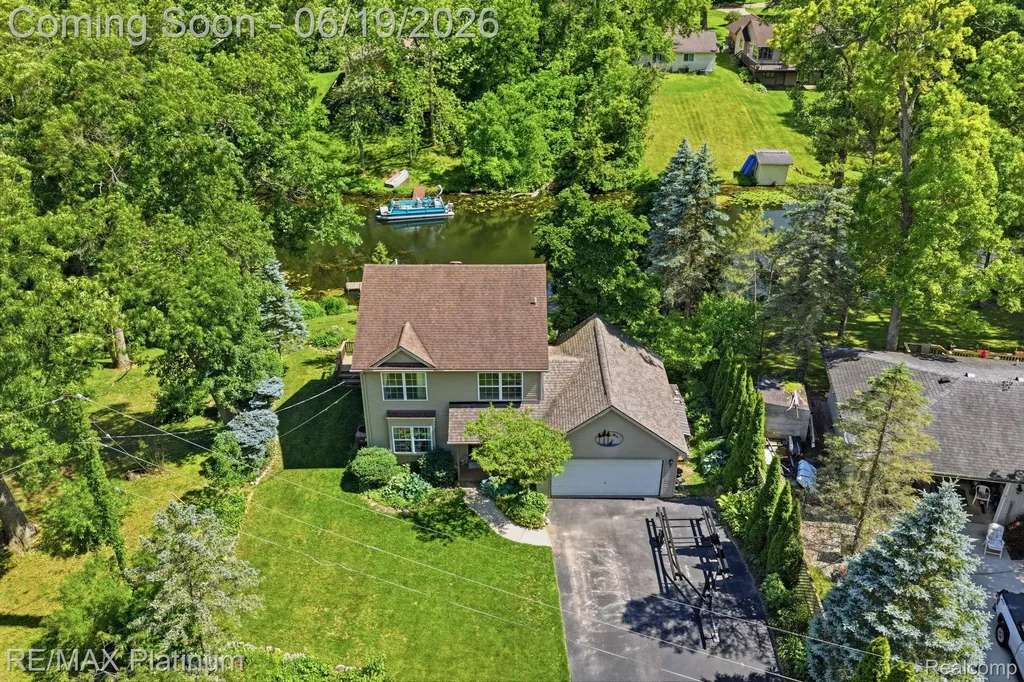 1321 Glen Oak Drive Rose Township MI 48442