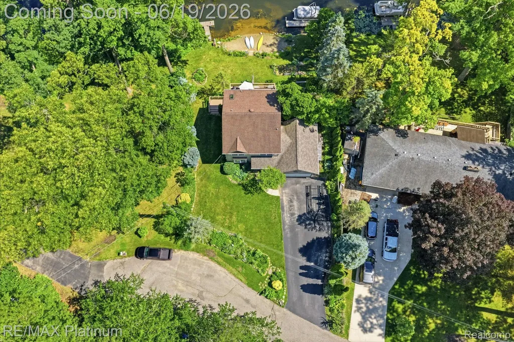 1321 Glen Oak Drive Rose Township MI 48442