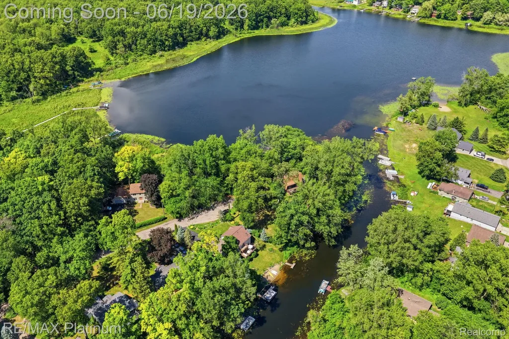 1321 Glen Oak Drive Rose Township MI 48442