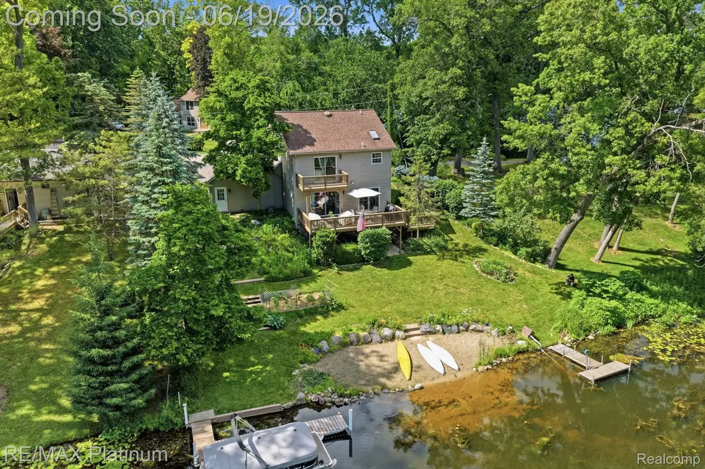 1321 Glen Oak Drive Rose Township MI 48442