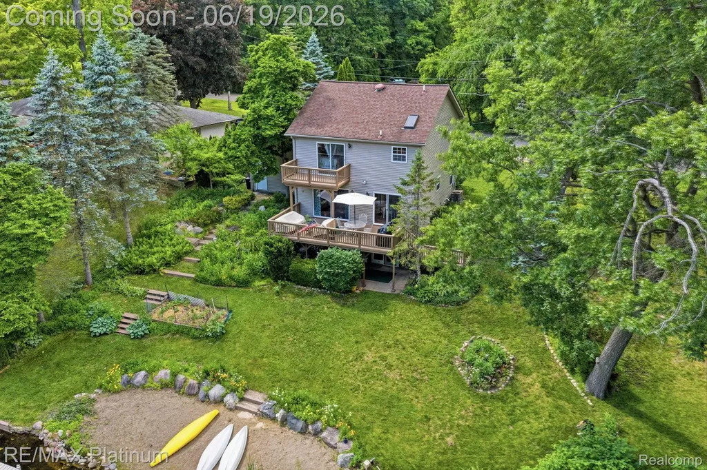 1321 Glen Oak Drive Rose Township MI 48442